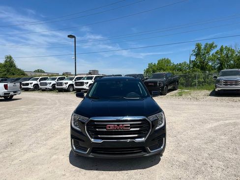 Used 2024 GMC Terrain SLE w/ Driver Convenience Package AWD/4WD image 3