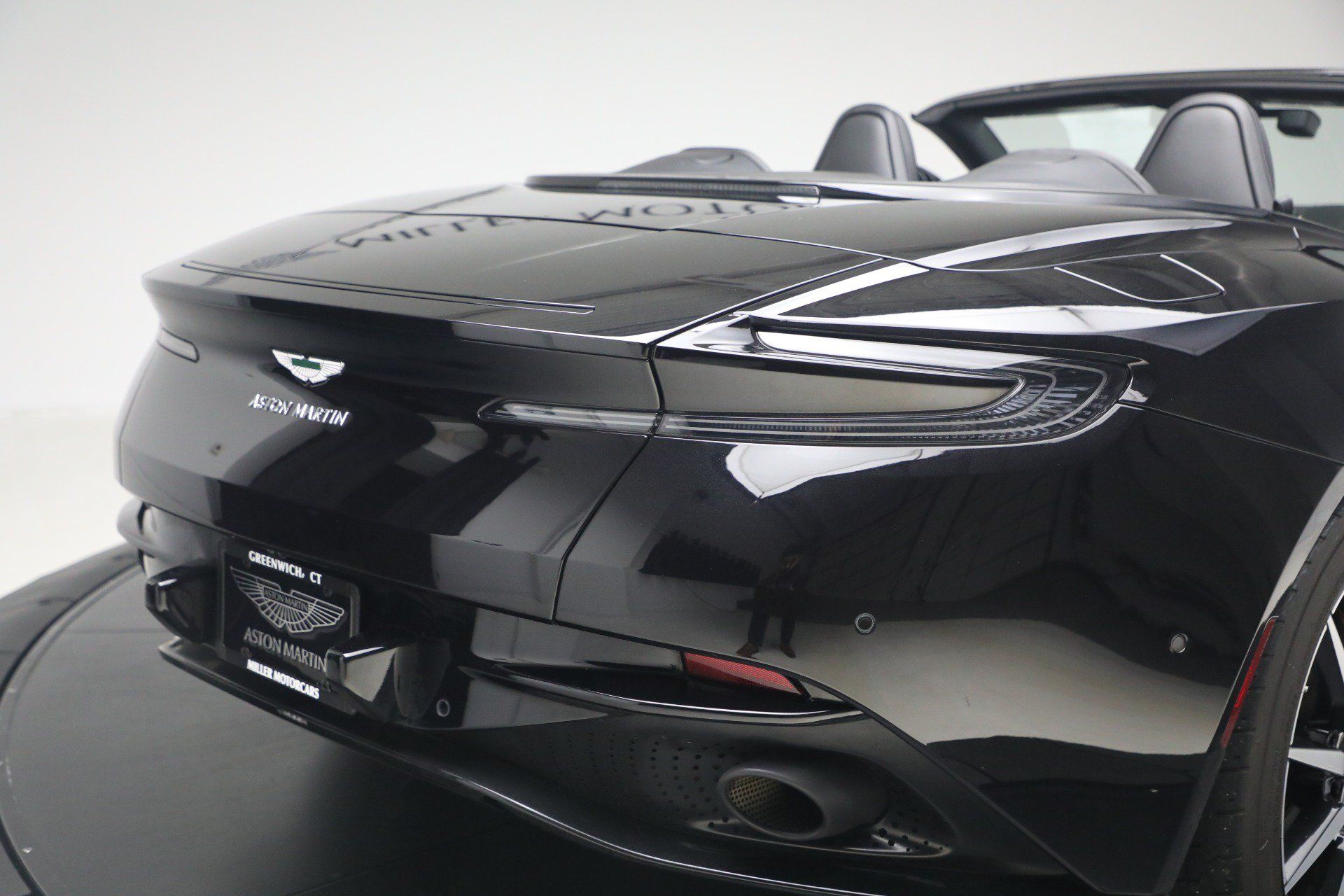Used 2020 Aston Martin DB11 Volante RWD image 42