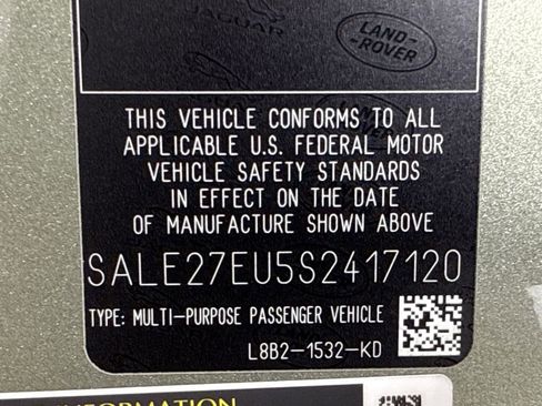 Used 2025 Land Rover Defender 110 X-Dynamic SE image 28