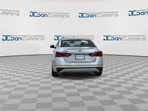 Used 2023 Nissan Altima 2.5 SV image 8