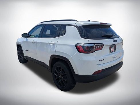 Used 2025 Jeep Compass Latitude w/ Convenience Group AWD/4WD image 5