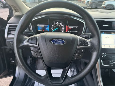 Used 2017 Ford Fusion SE w/ Fusion SE Technology Package image 21