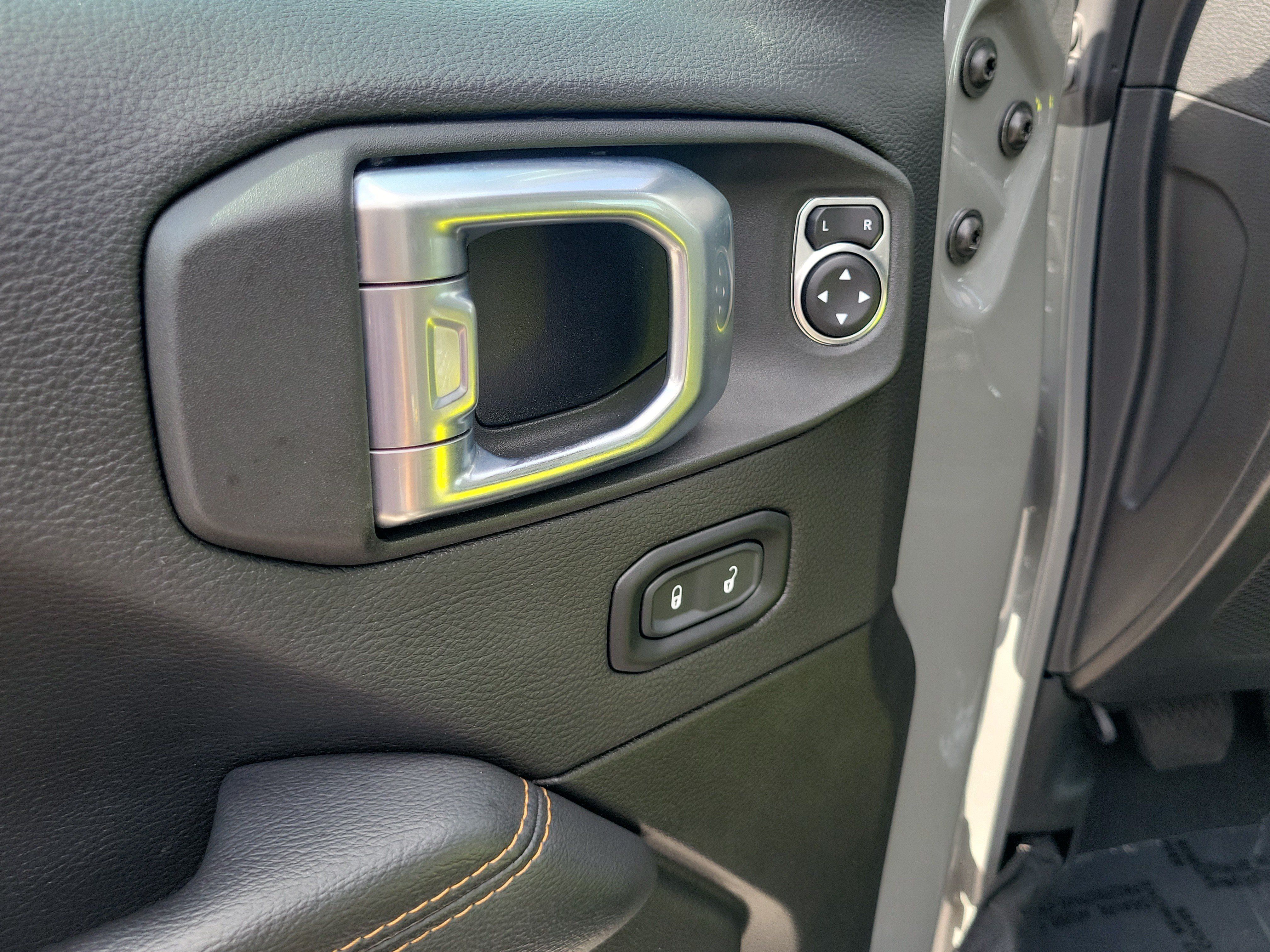 Used 2022 Jeep Gladiator Overland AWD/4WD image 19