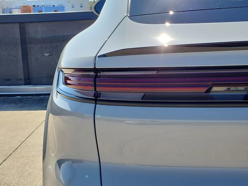 New 2026 Porsche Cayenne Coupe image 9