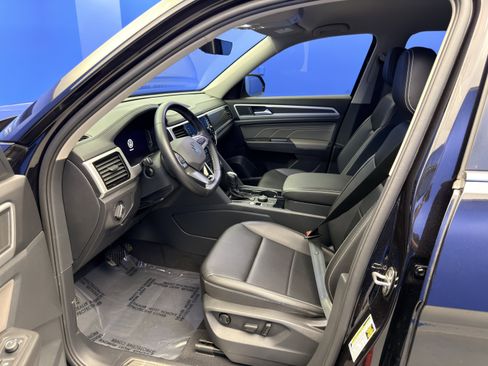 Used 2023 Volkswagen Atlas SE w/ Black Wheel Package image 13