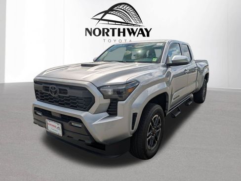 Certified 2025 Toyota Tacoma TRD Sport AWD/4WD image 7