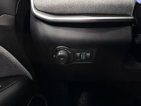 Used 2024 Jeep Compass Latitude image 23