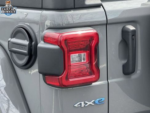 Used 2023 Jeep Wrangler Unlimited Sahara w/ Cold Weather Group AWD/4WD image 9