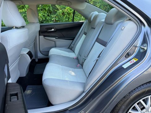 Used 2014 Toyota Camry FWD image 11