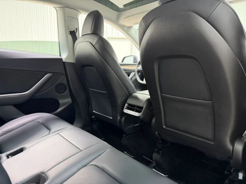 Used 2022 Tesla Model Y Performance AWD/4WD image 18