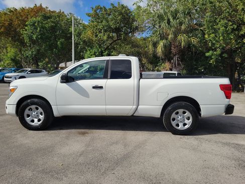 Used 2022 Nissan Titan S image 6