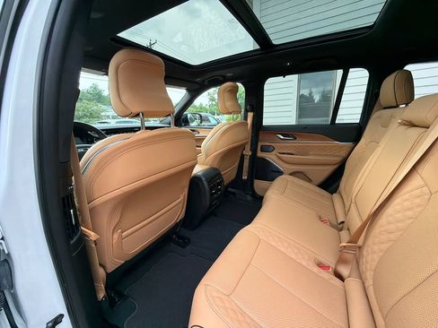 Used 2022 Jeep Grand Cherokee Summit AWD/4WD image 45