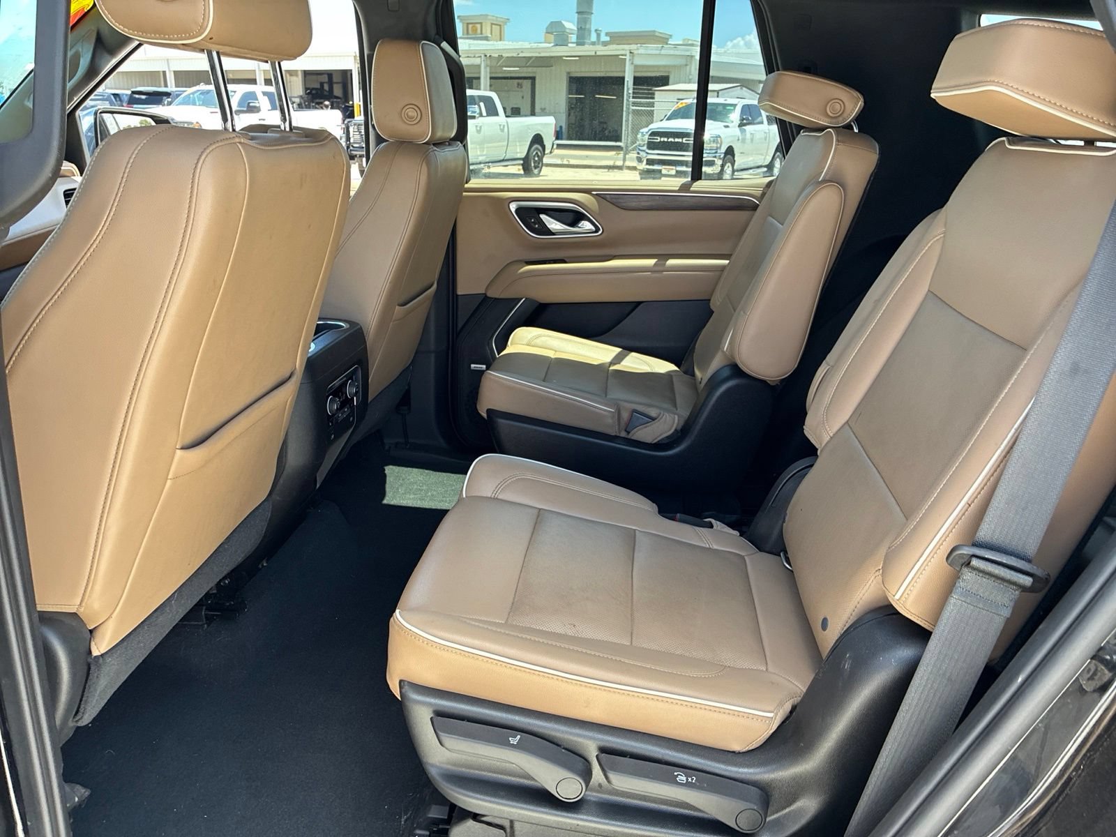 Used 2021 Chevrolet Tahoe Premier AWD/4WD image 11