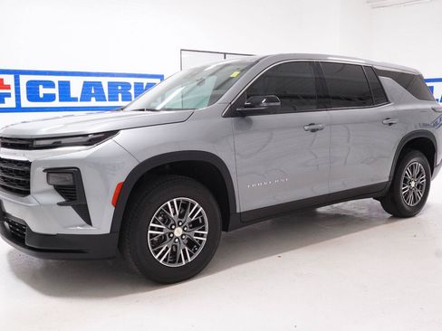 Used 2024 Chevrolet Traverse LS FWD image 38