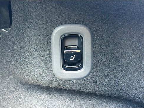 Used 2025 Mercedes-Benz CLE 300 4MATIC Cabriolet image 13
