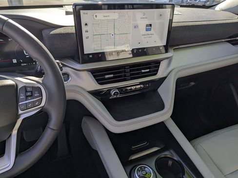 New 2025 Ford Explorer Active w/ Active Comfort Package image 10