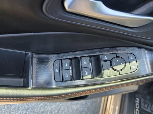 Used 2025 Nissan Rogue SV AWD/4WD image 12