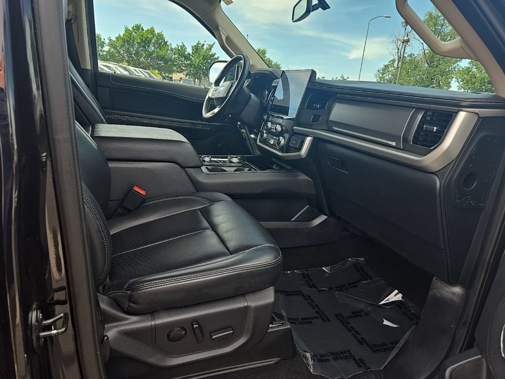 Used 2024 Ford Expedition XLT AWD/4WD image 28