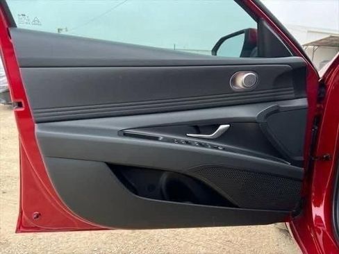 Used 2025 Hyundai Elantra Sport image 15