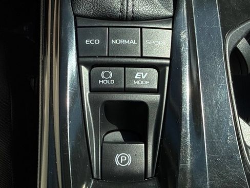 Used 2025 Toyota Camry LE FWD image 30