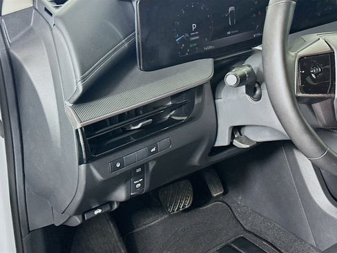 Used 2025 Nissan Murano SV FWD image 17