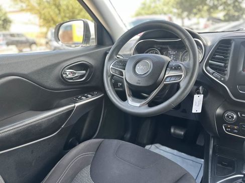 Used 2020 Jeep Cherokee Latitude FWD image 20