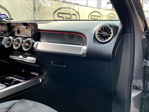 Used 2025 Mercedes-Benz GLB 35 AMG 4MATIC image 18