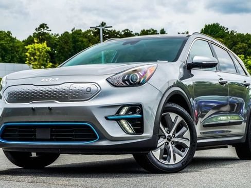 Used 2022 Kia Niro EX w/ Cold Weather Package FWD image 1