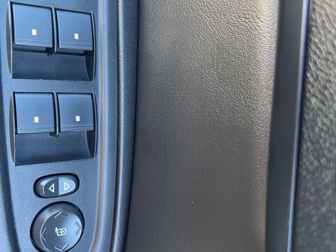 Used 2017 Chevrolet Traverse LT image 26