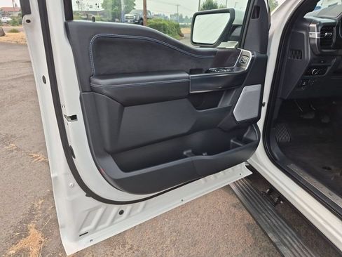 Used 2025 Ford F150 Platinum AWD/4WD image 9