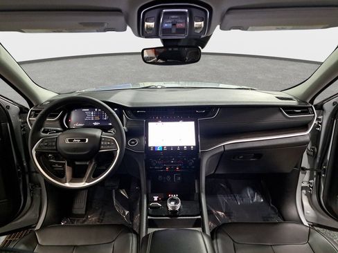 Certified 2024 Jeep Grand Cherokee Limited image 2