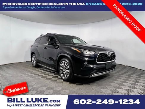 Used 2024 Toyota Highlander Platinum FWD image 1