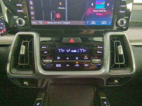 Used 2023 Kia Sorento EX image 24