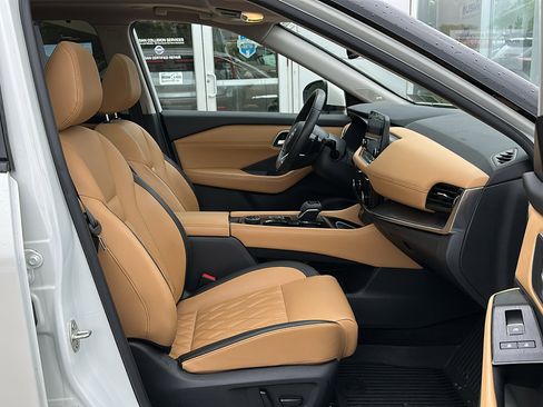 Used 2022 Nissan Rogue Platinum w/ Head-Up Display Package image 24