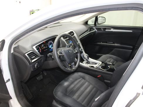 Used 2015 Ford Fusion SE FWD image 16