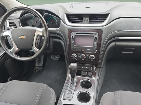 Used 2017 Chevrolet Traverse LT w/ Style and Technology Package FWD image 22