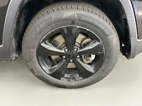 Used 2017 Jeep Cherokee Sport AWD/4WD image 11