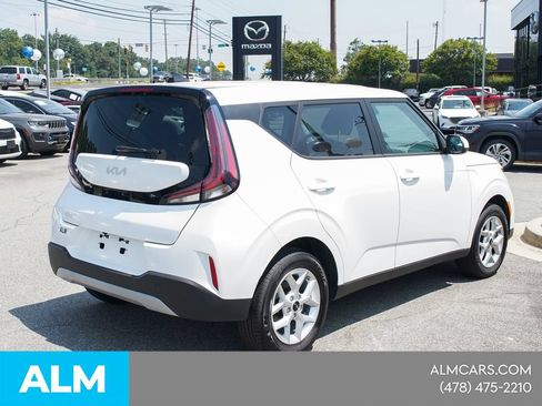 Used 2025 Kia Soul LX w/ LX Technology Package FWD image 4