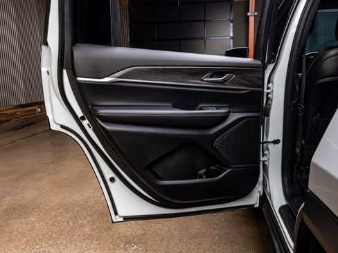 Used 2025 Jeep Grand Cherokee L Limited RWD image 35