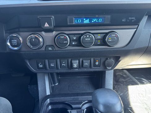 Used 2021 Toyota Tacoma TRD Off-Road w/ Technology Package AWD/4WD image 32