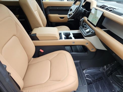 New 2025 Land Rover Defender 110 X-Dynamic SE image 3