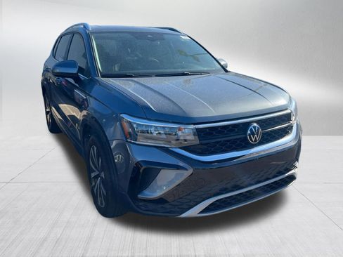 Used 2023 Volkswagen Taos SE w/ Panoramic Sunroof Package AWD/4WD image 2
