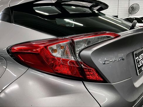 Used 2018 Toyota C-HR XLE image 23