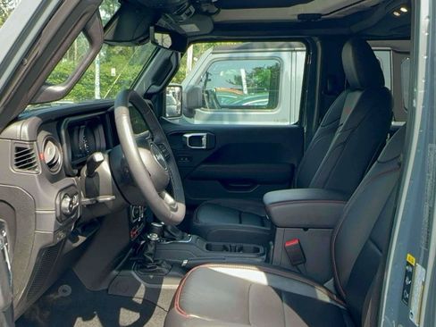 Used 2025 Jeep Wrangler Unlimited Rubicon AWD/4WD image 15