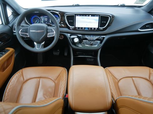 Used 2022 Chrysler Pacifica Pinnacle image 10