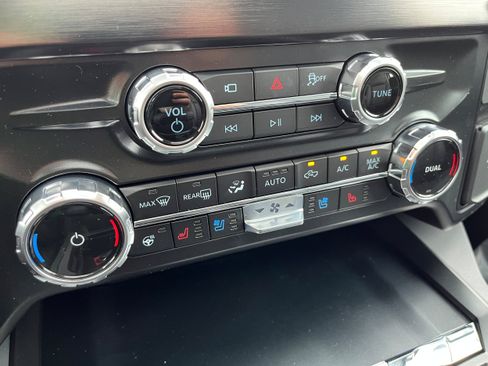 New 2026 Ford F250 Lariat w/ Black Appearance Package AWD/4WD image 21