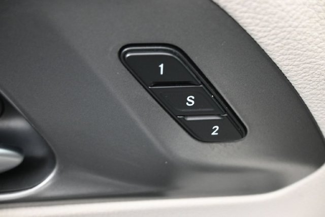 Used 2024 Chrysler Pacifica Limited FWD image 21