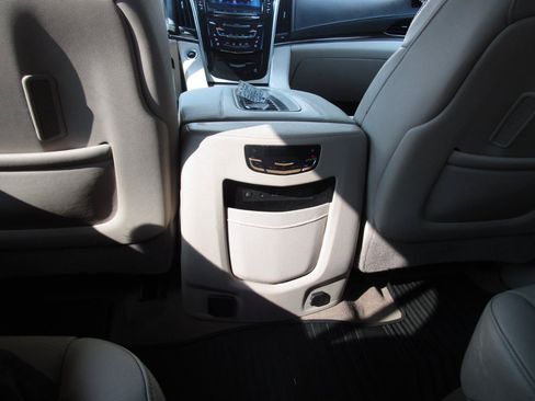 Used 2018 Cadillac Escalade Premium Luxury AWD/4WD image 14