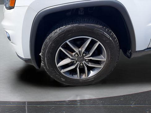 Used 2020 Jeep Grand Cherokee Laredo w/ Quick Order Package 2BN North AWD/4WD image 11