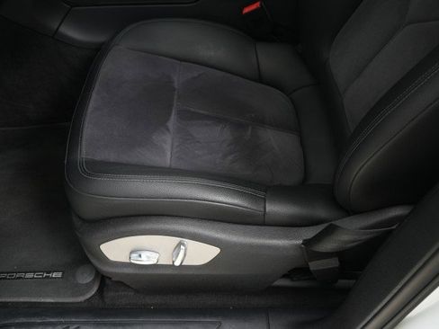 Used 2020 Porsche Macan image 40